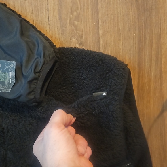 NWT Men's Volcom Jacket. "Runtime Error" Black Faux Fur Sherpa Zip Up - Picture 6 of 10